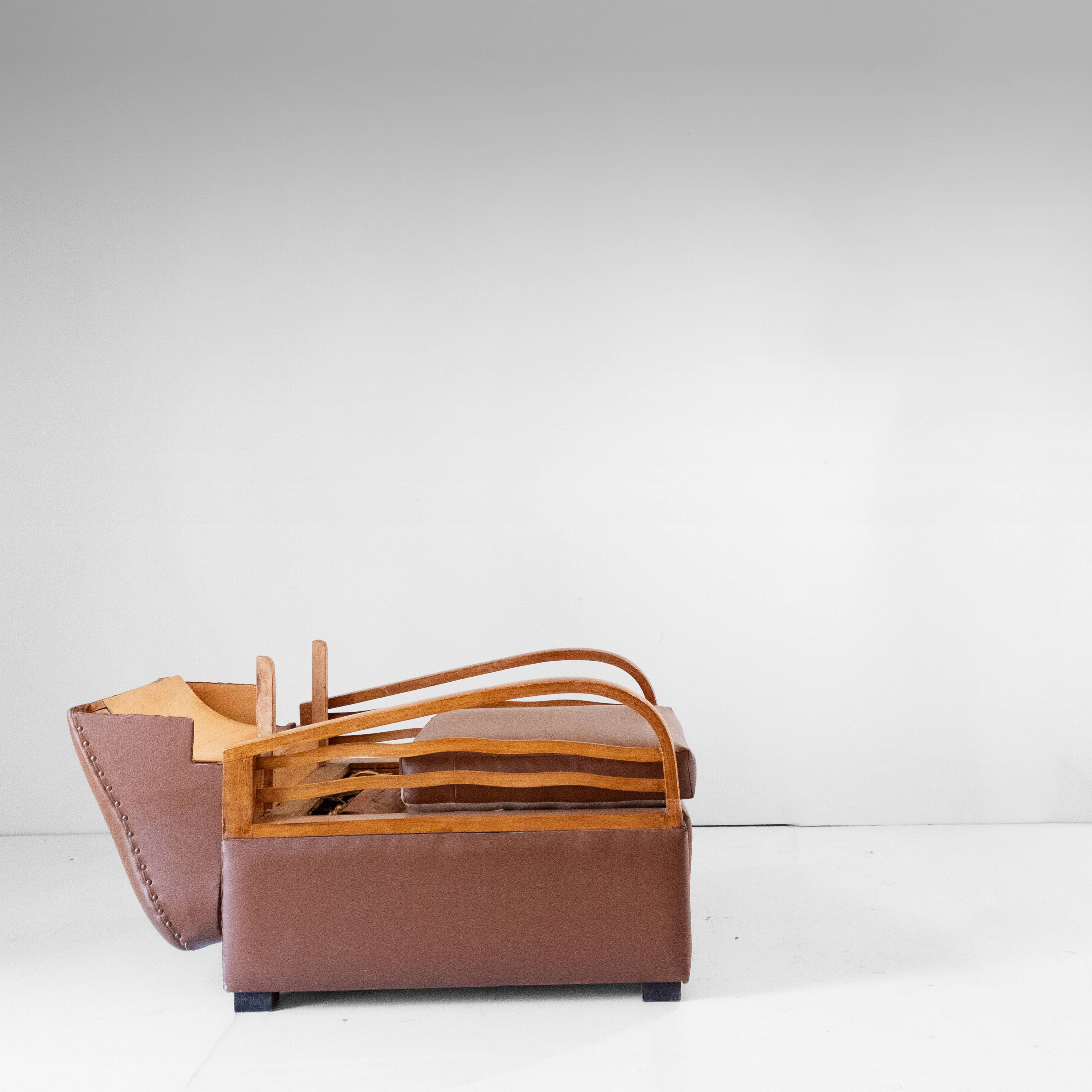 Fauteuil convertible Art Déco italien en éco-cuir marron.