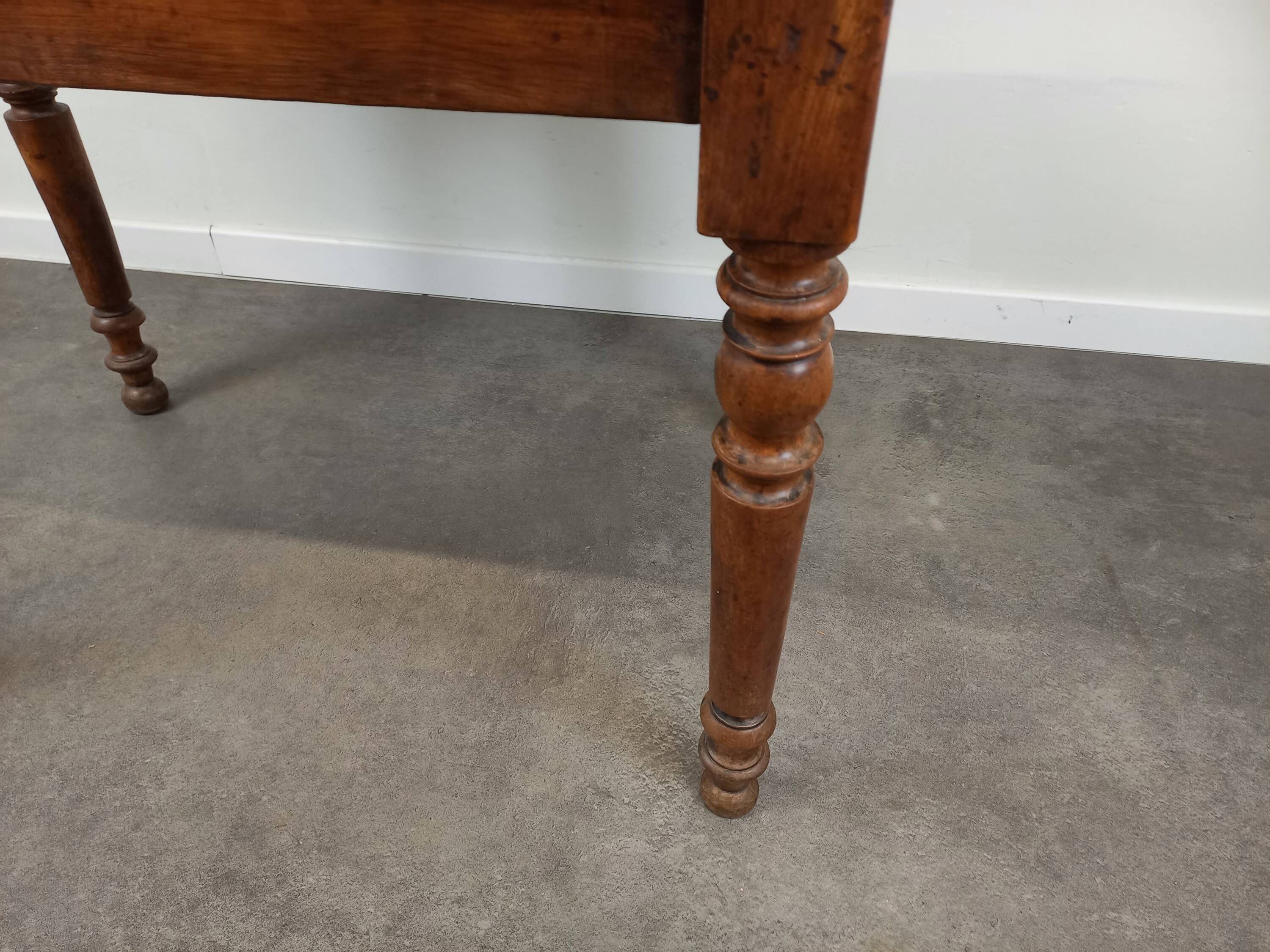 Table bistrot en noyer