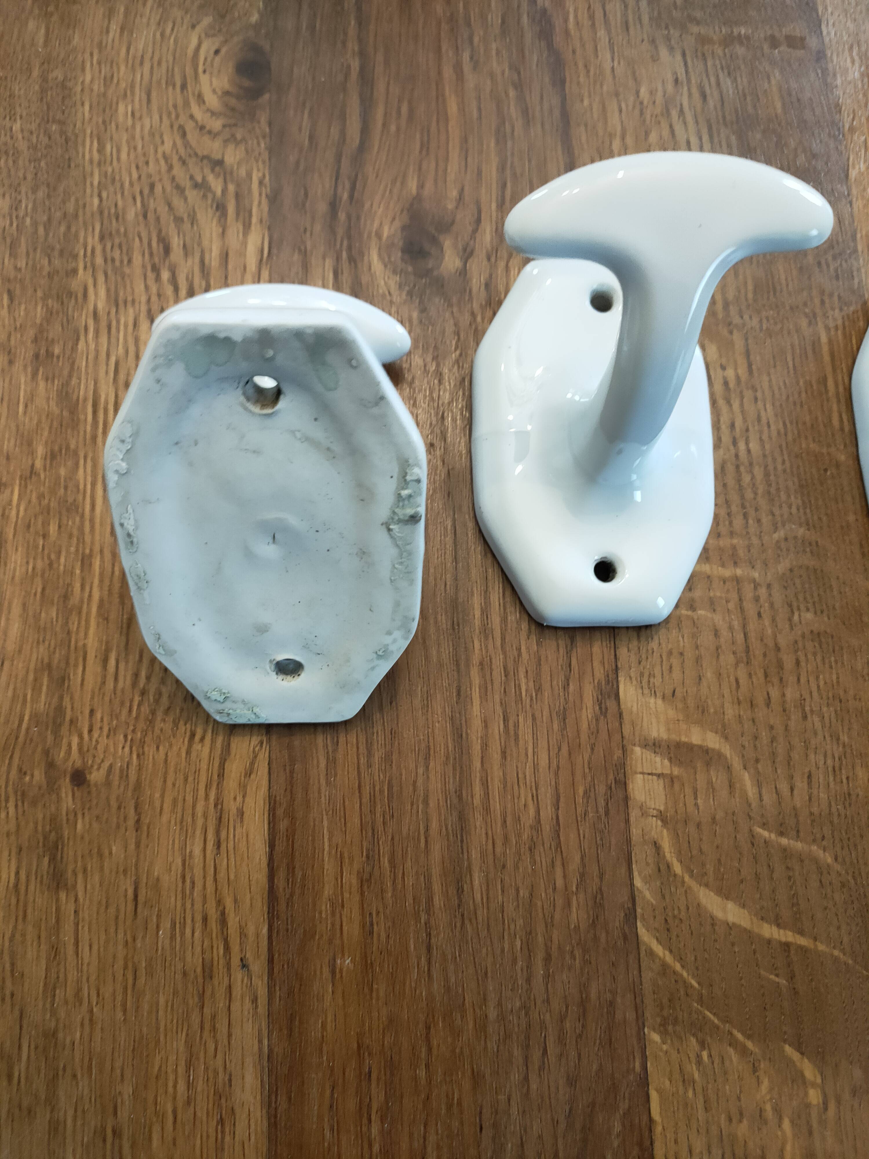 set of 4 porcelain bathroom hooks