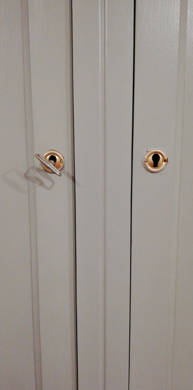 Asymmetrical cabinet
