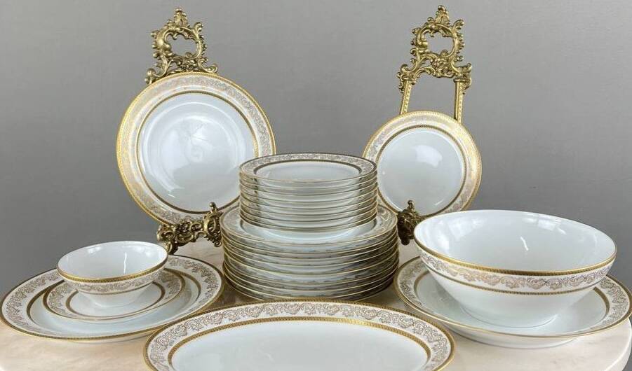 25 Piece Limoges Porcelain Service, 20th Century