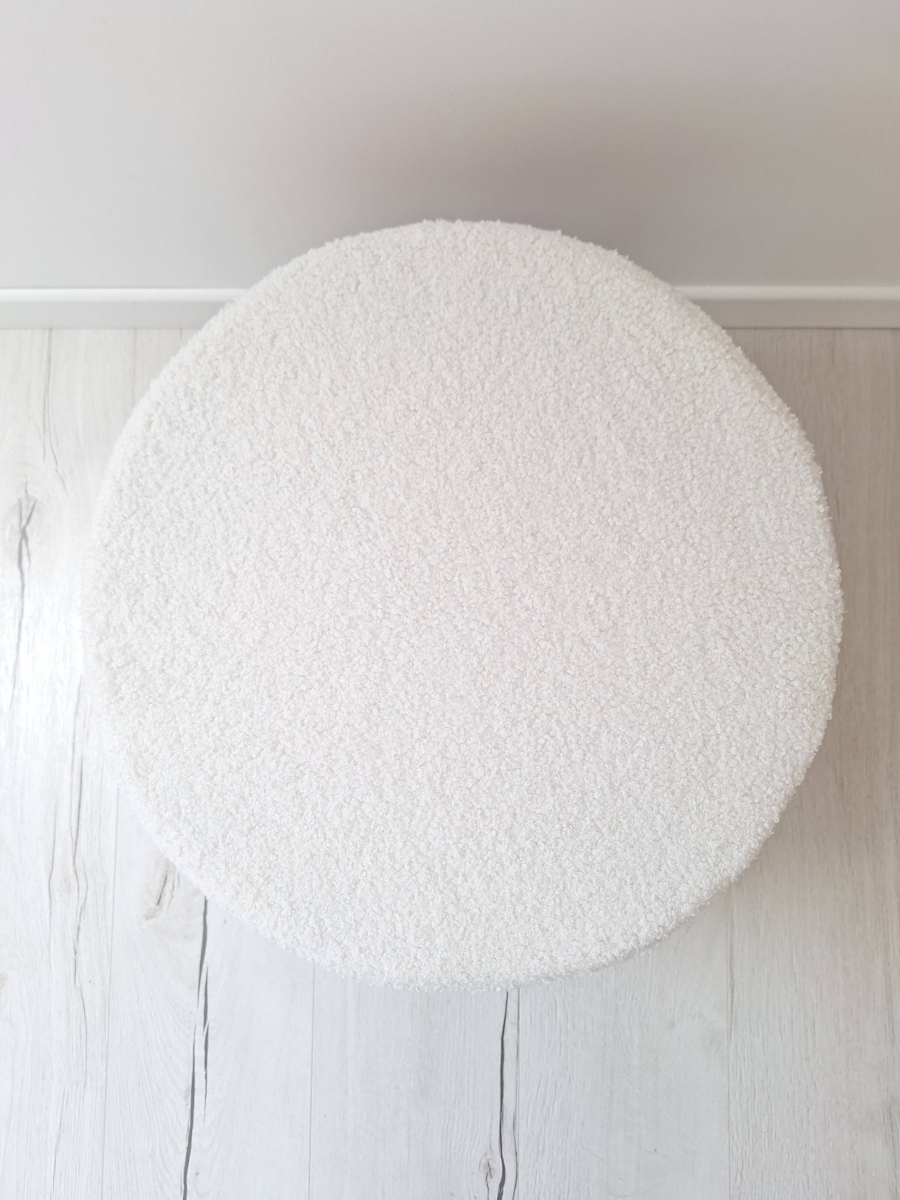Rattan and bouclé fabric pouf
