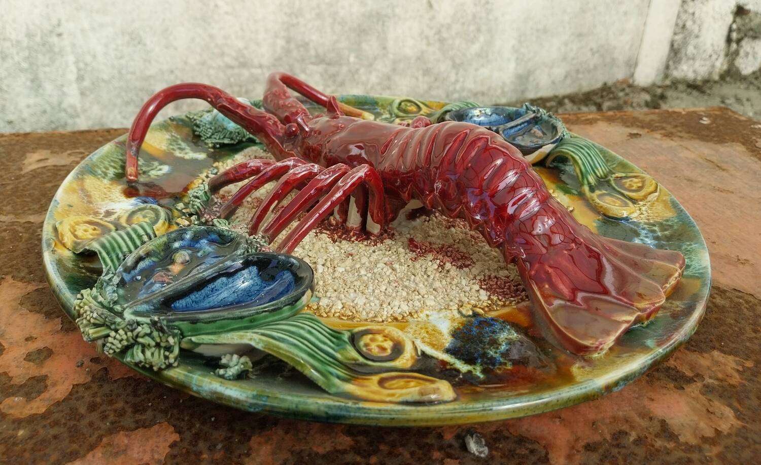Trompe l'oeil slip dish.