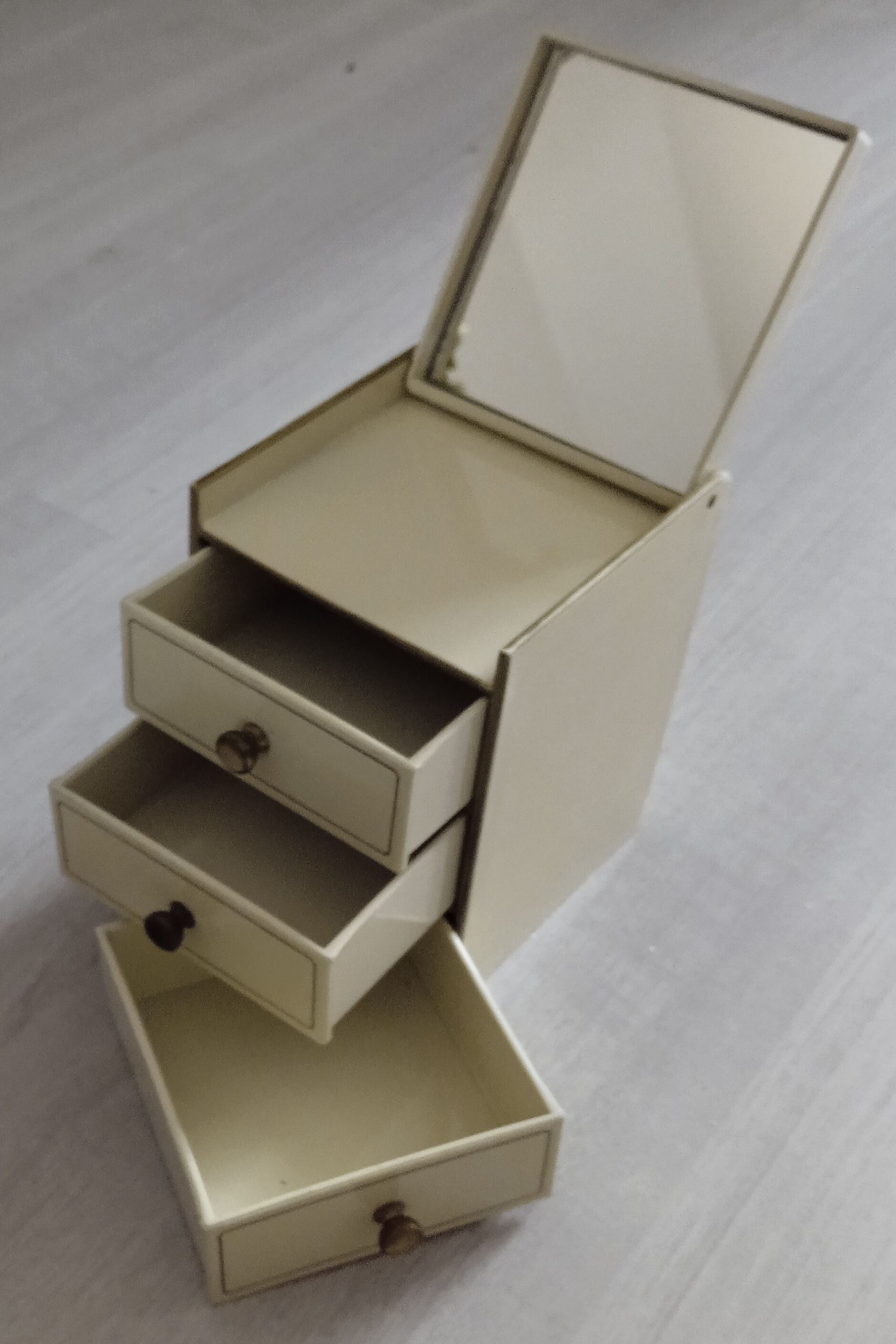 Jewelry box "Chest of drawers 3 drawers"