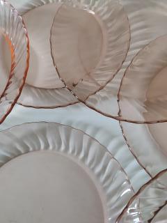 6 plates in pink Arcoroc glasses