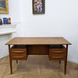 Raised Scandinavian desk from the 60s