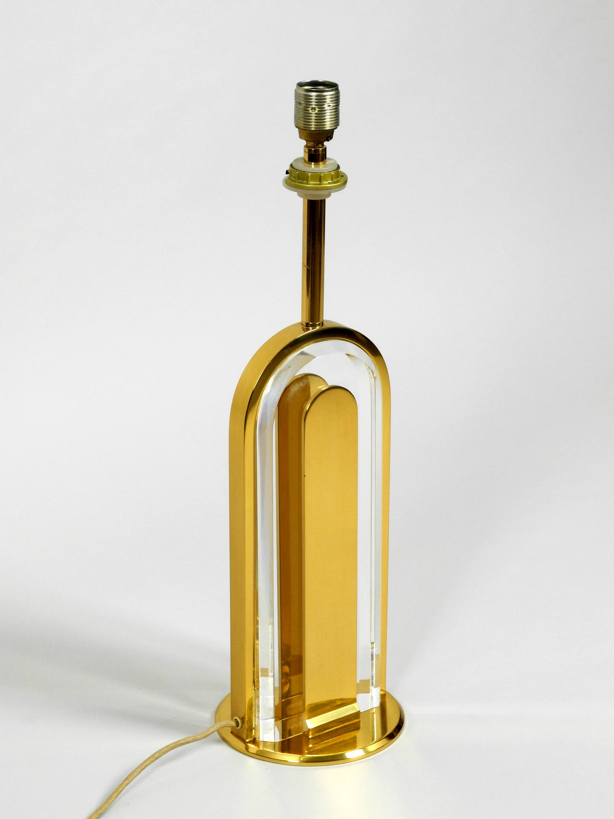 Lampe de table en verre et laiton XXL des années 1970 de la collection Vereinigte Werkstätten.