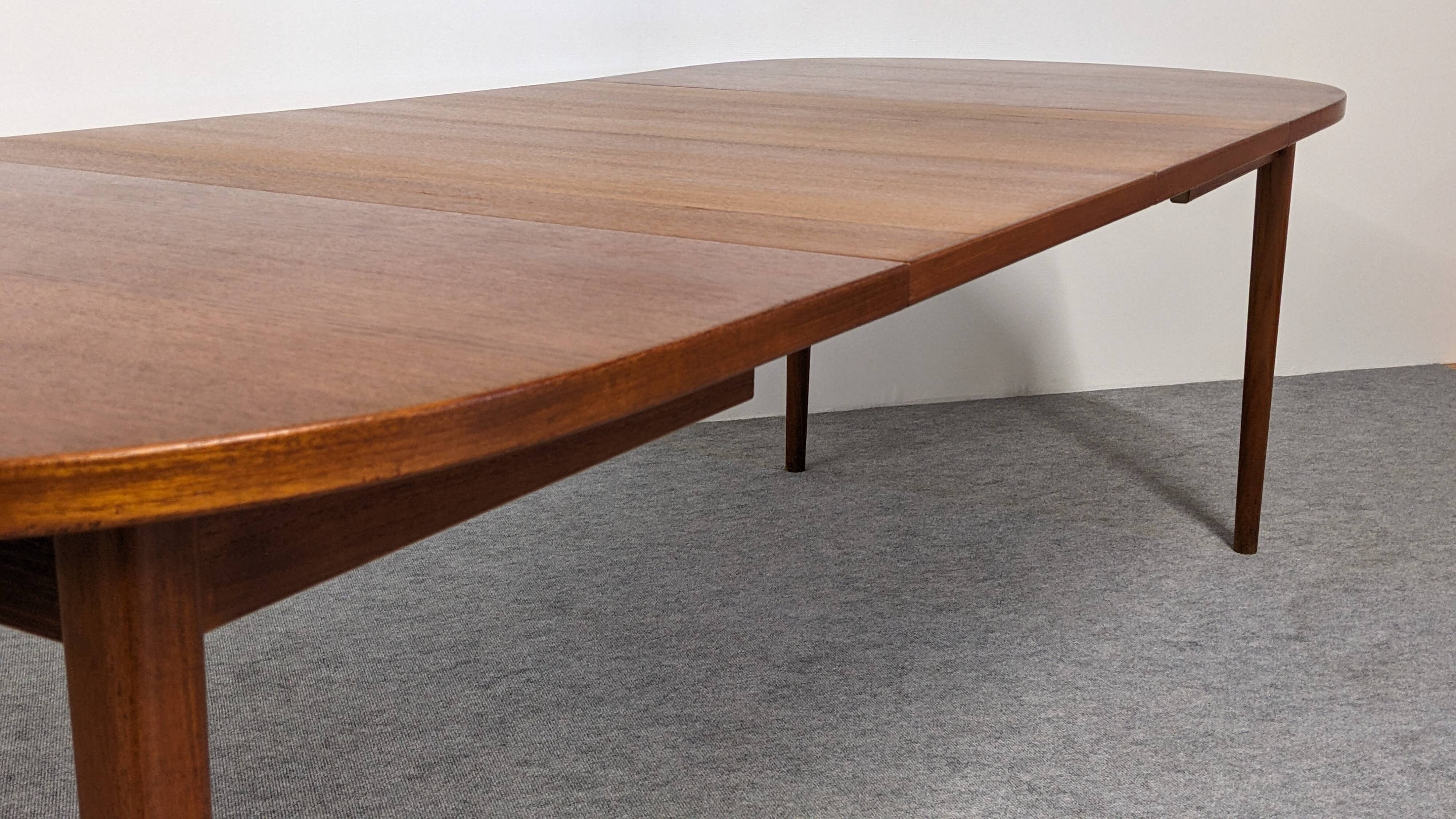 Oval extendable teak table by Nils Jonsson for Troeds 50s/60s