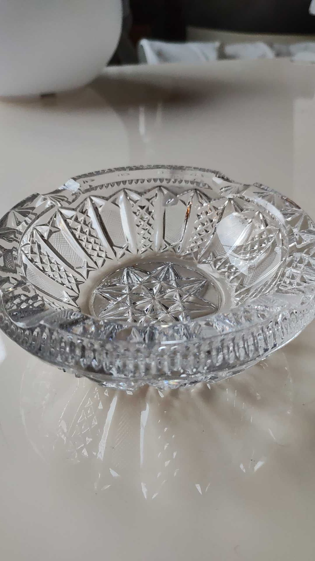 Ashtray/empty vintage pocket in cut bohemian crystal. decorated with diamond tips, braces
