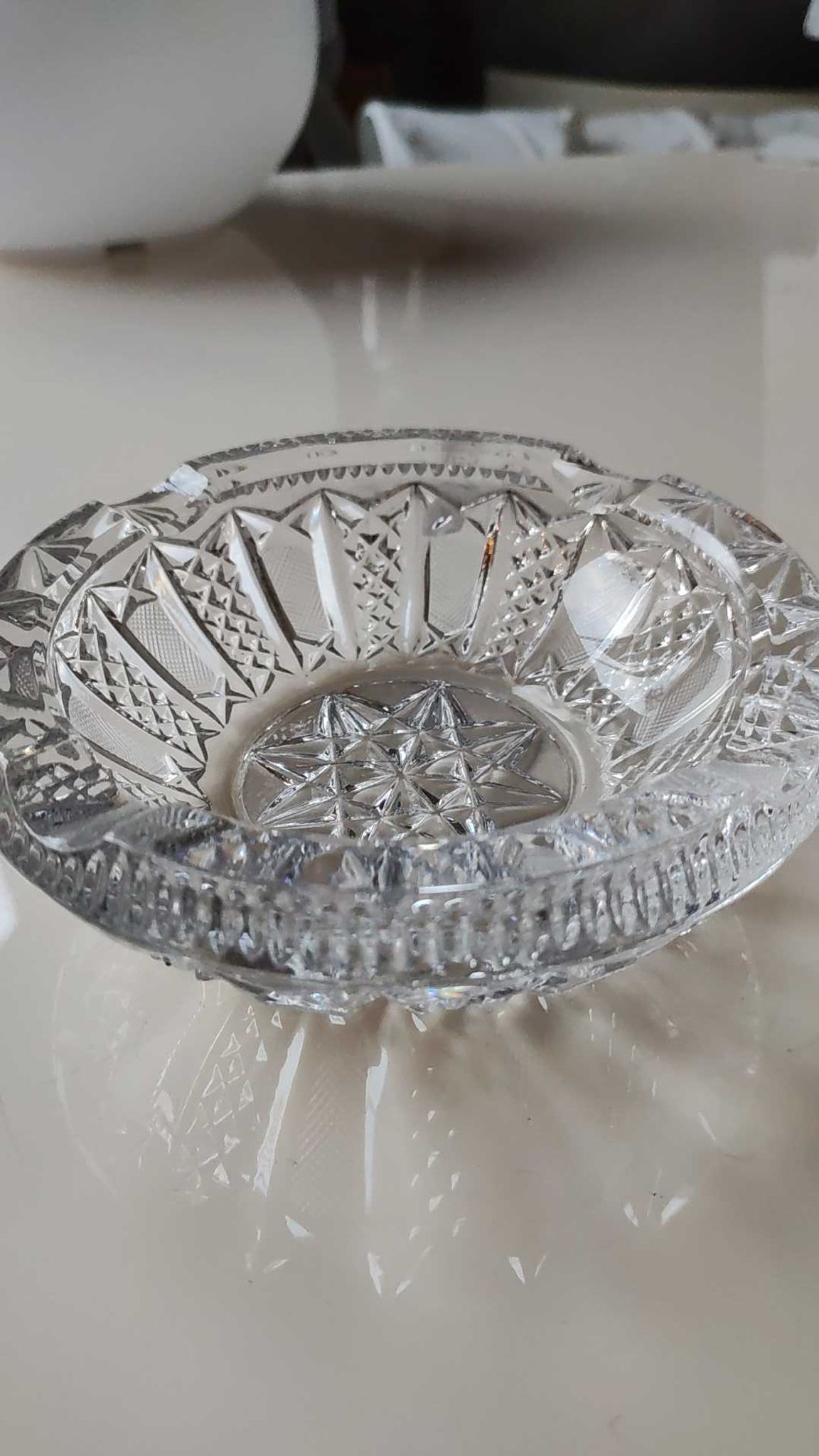 Ashtray/empty vintage pocket in cut bohemian crystal. decorated with diamond tips, braces