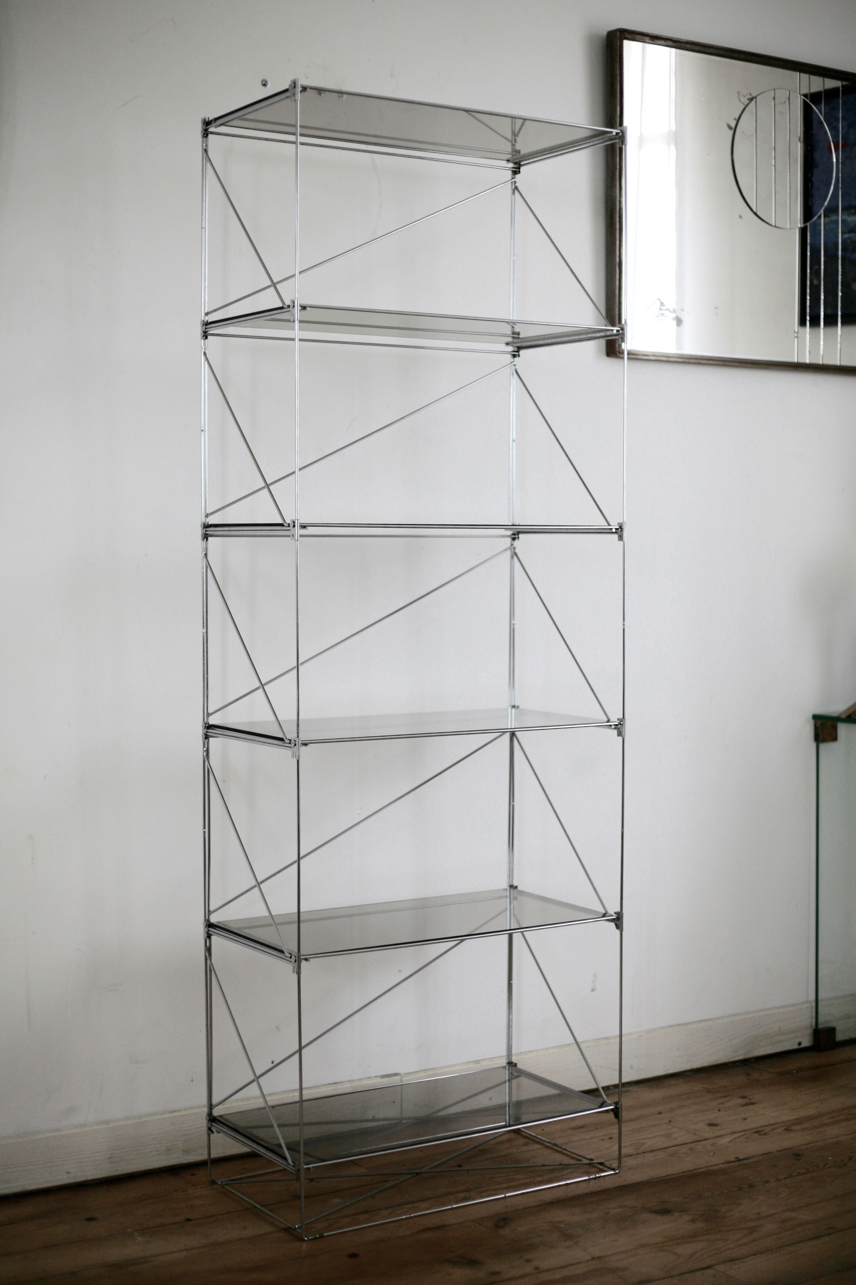 Etagère Isocèle de Max Sauze, acier et verre fumé, France circa 1970