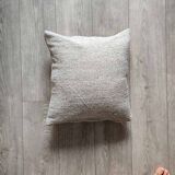 Coussin marocain gris clair fait main en coton