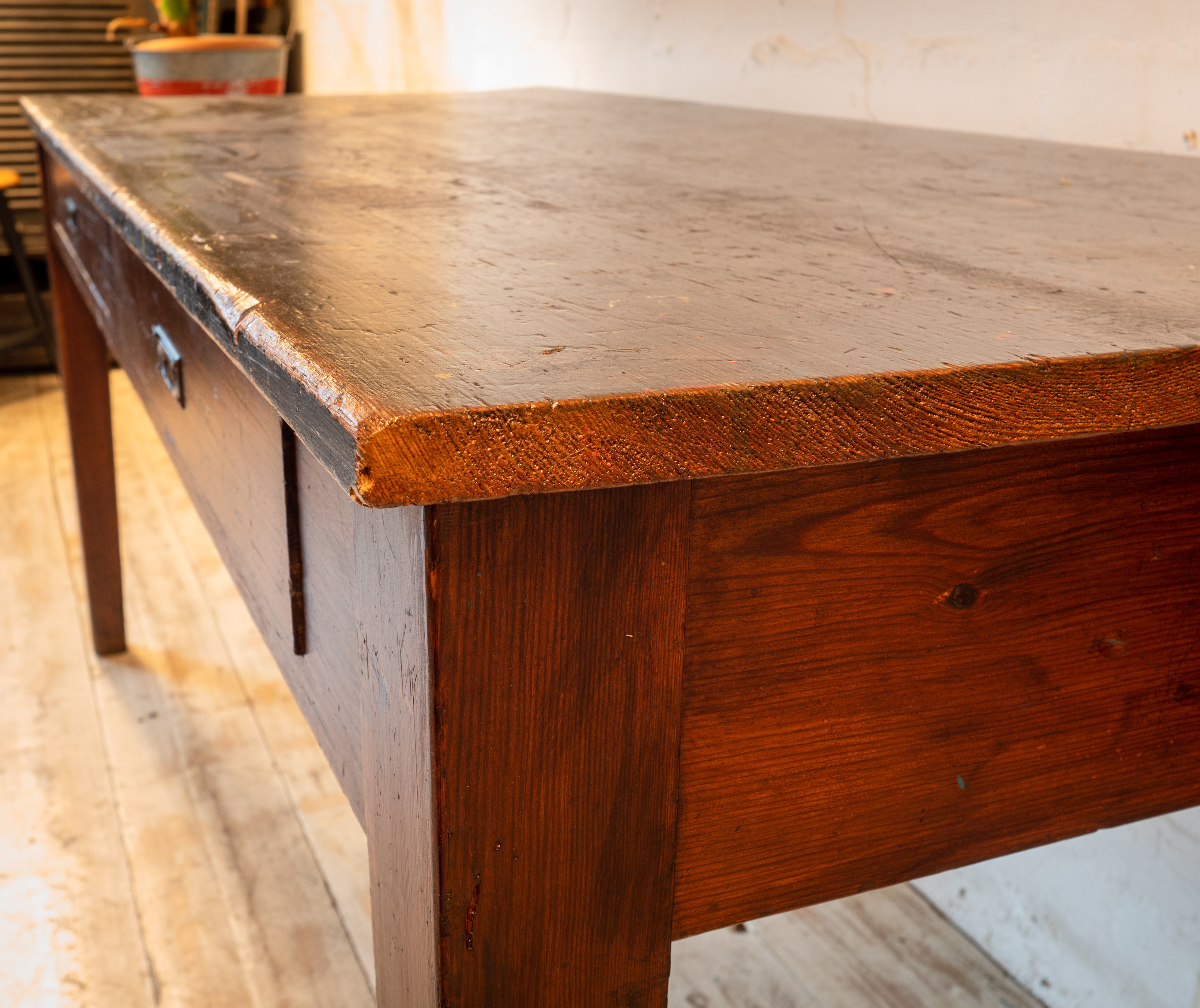 Antique table with 2 drawers in patina