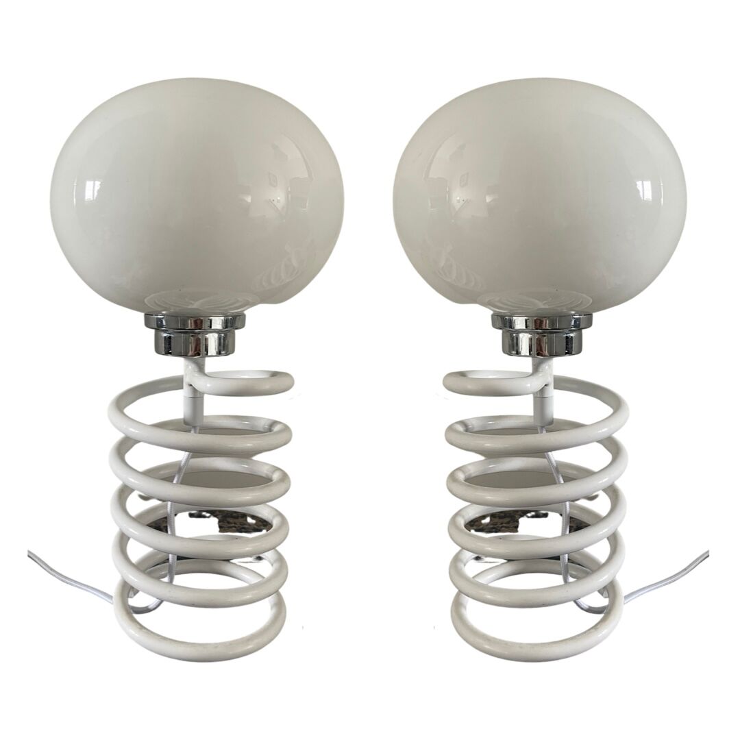 Set of two lamps spring vintage oval globes