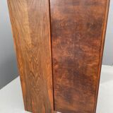 Armoire en placage de noyer restaurée d'influence Art Déco, années 1930