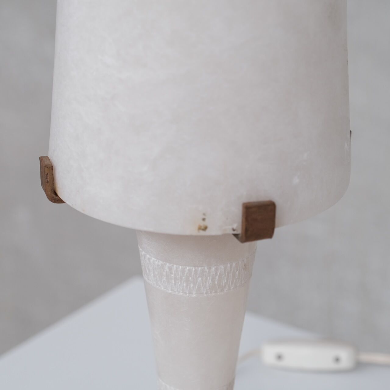 Alabaster french mid-century table lamp (6/7)