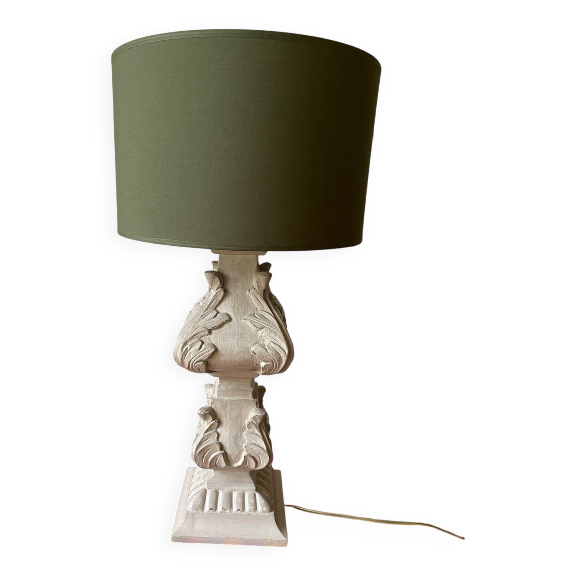 Lampe bois patiné blanc d’ivoire
