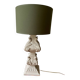 Lampe bois patiné blanc d’ivoire