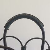 Magazine rack in leather and black lacquered metal. Attributed to Jacques Adnet
