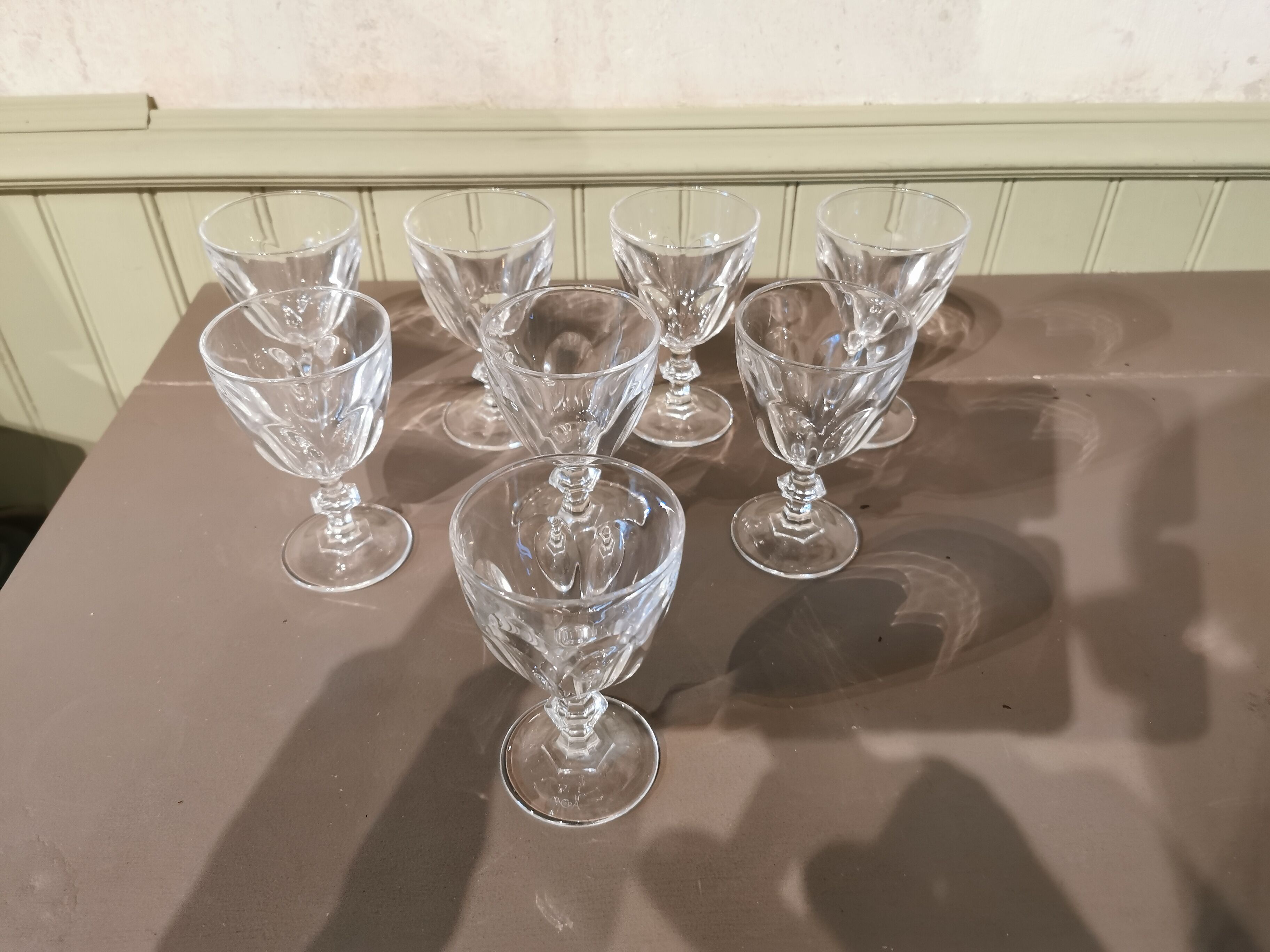 Suite de 8 verres à vin en cristal