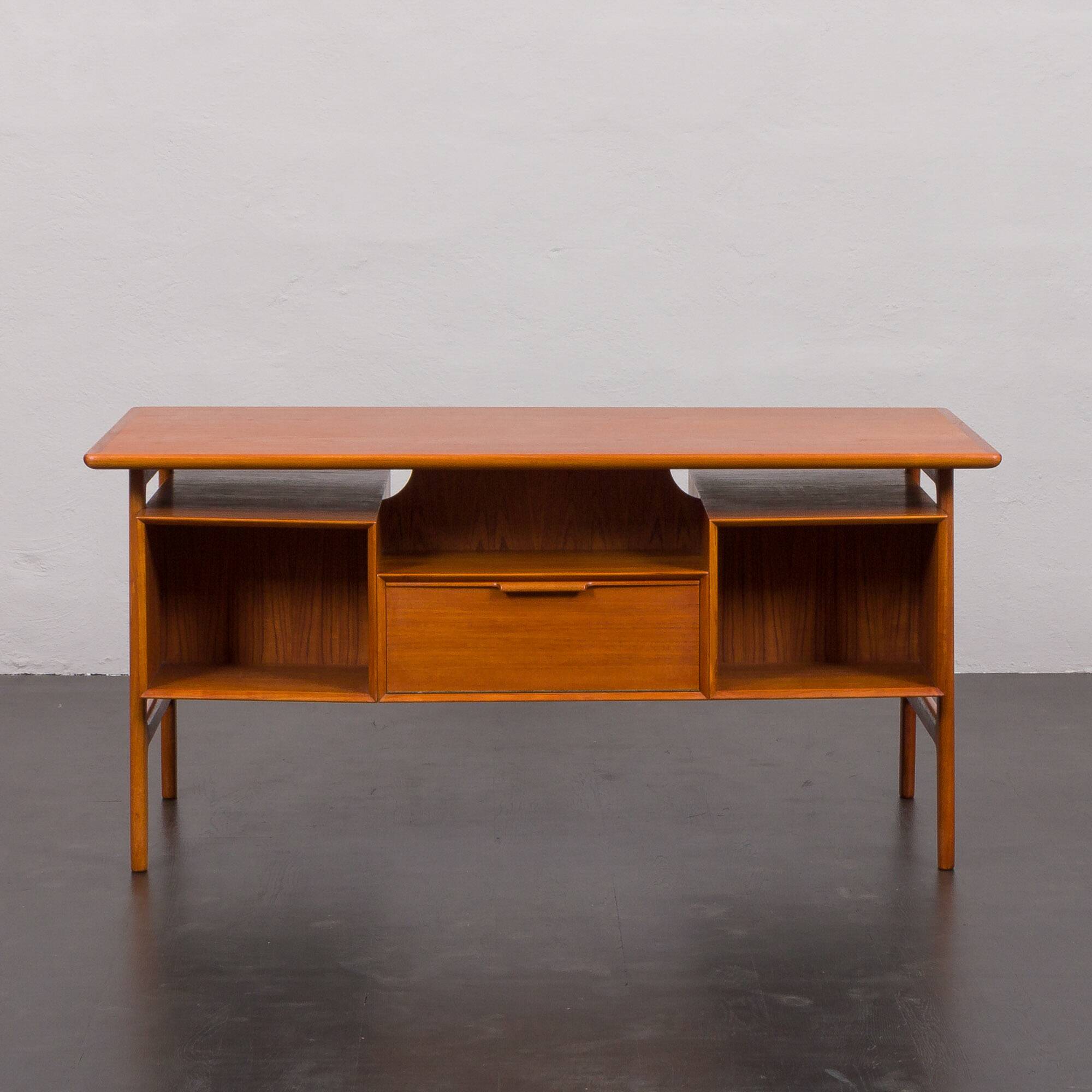 Freestanding teak desk, model 75 Gunni Omann for Omann Jun's Møbelfabrik