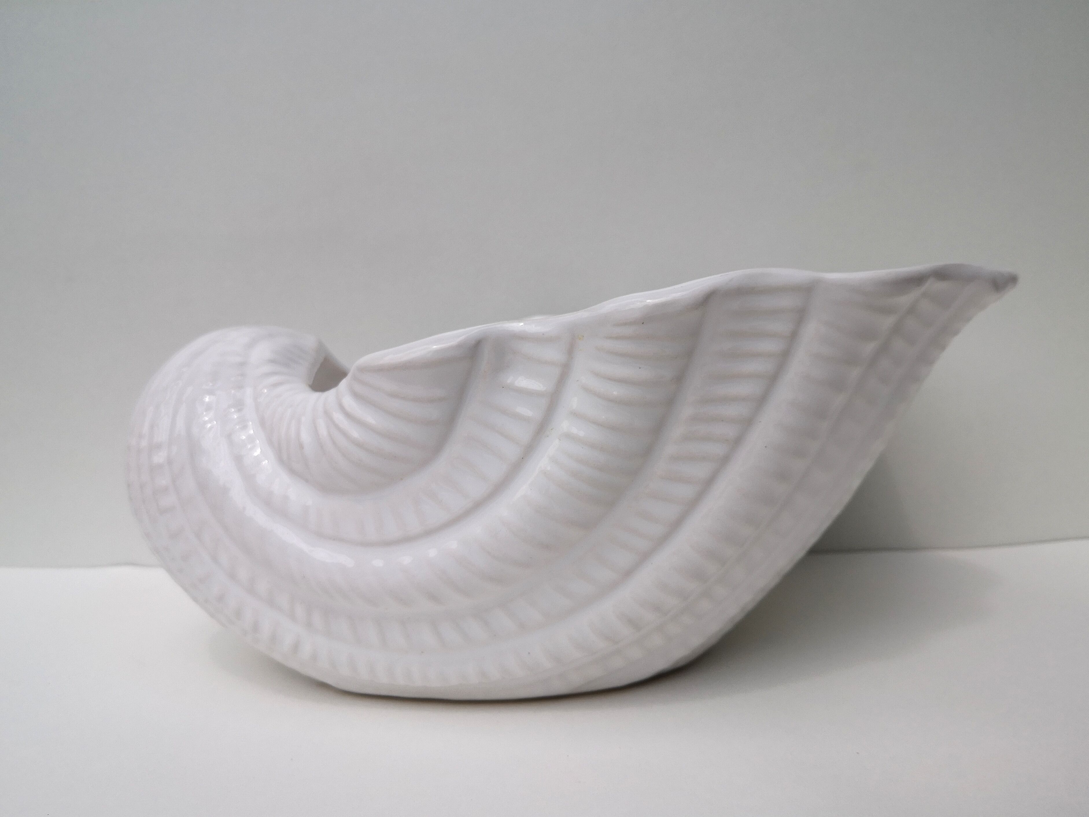 Salad bowl / cache vintage shell pot in earthenware