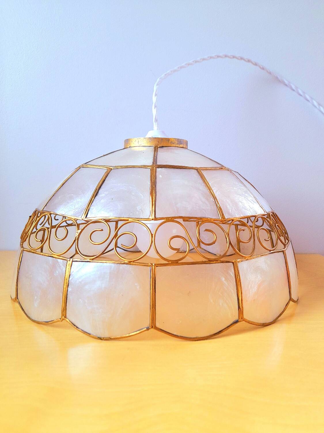 Suspension nacre et laiton 1960