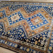 Hand-knotted Persian Shiraz rug in wool with tribal decoration, 300 x 220 cm.