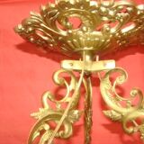 circular chandelier with a brass frame equipped with crystal drops