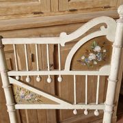 Paire de chaises de salon style Louis XVI
