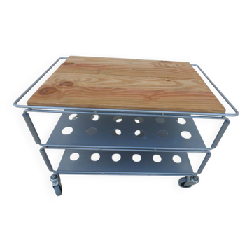 Metallic trolley with wheels, 3 levels with wooden top.
