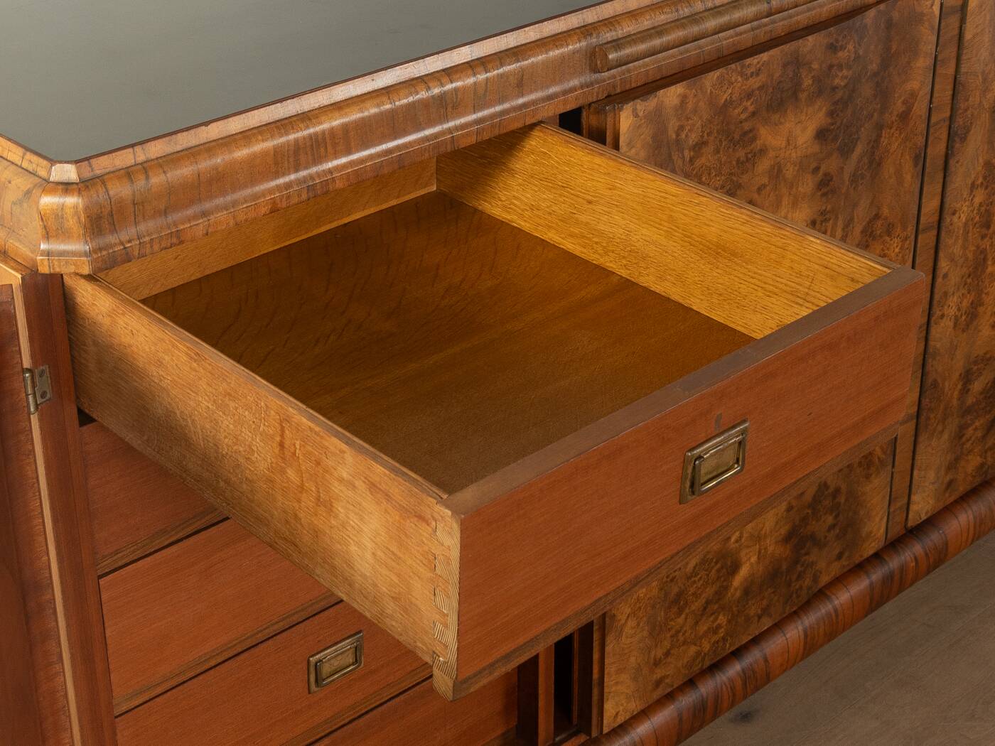 Merveilleux buffet Art Déco des années 1920