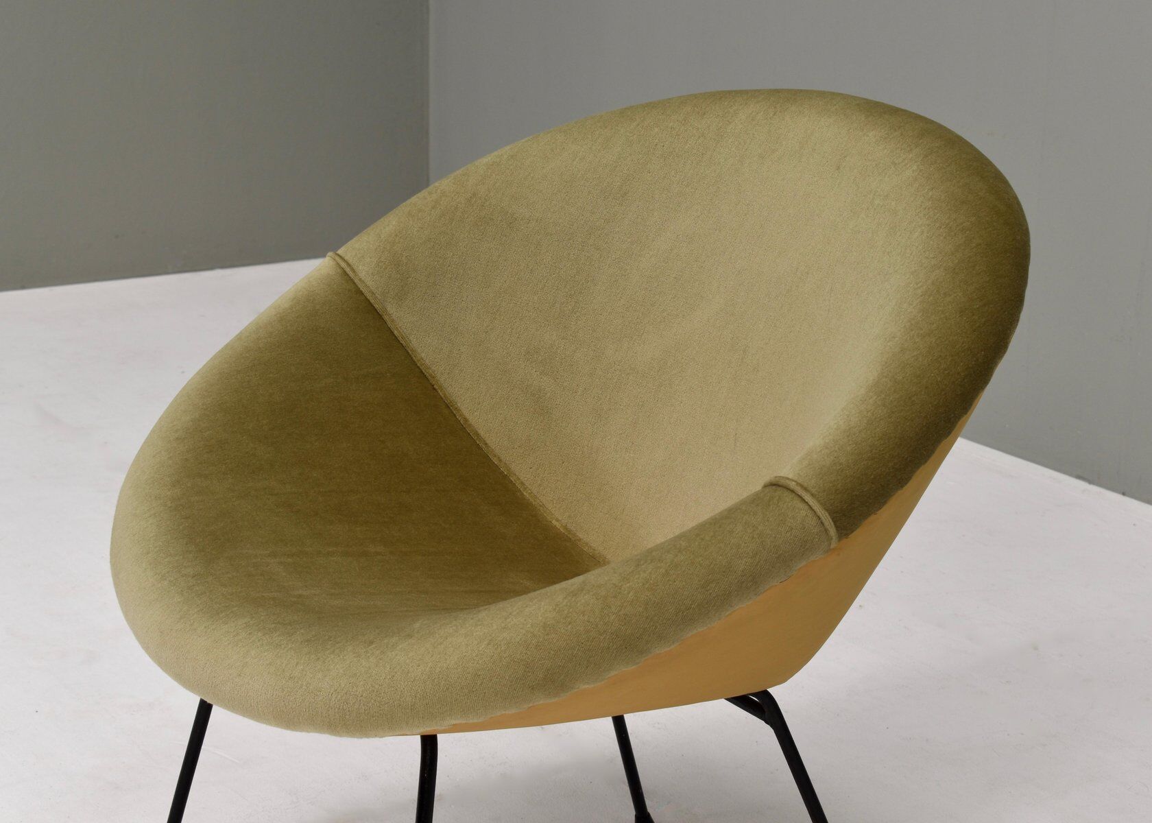 Fauteuil en velours en forme de cercle, années 1950