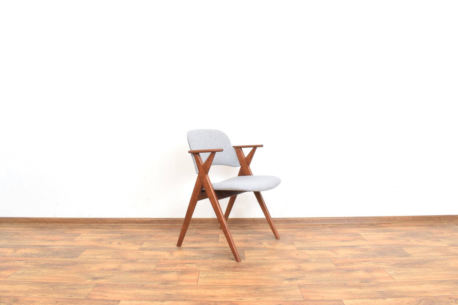 Chaise de salle à manger en chêne suédois du milieu du siècle de Broderna Johansson, années 1960.