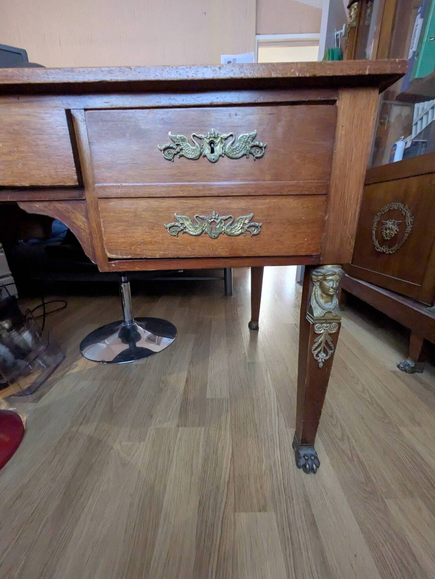 Empire desk in excellent condition. Possibility to sell it individually or as a set.