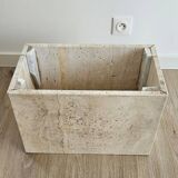 Beige travertine coffee table in the style of Italian design, 120 x 60 cm.