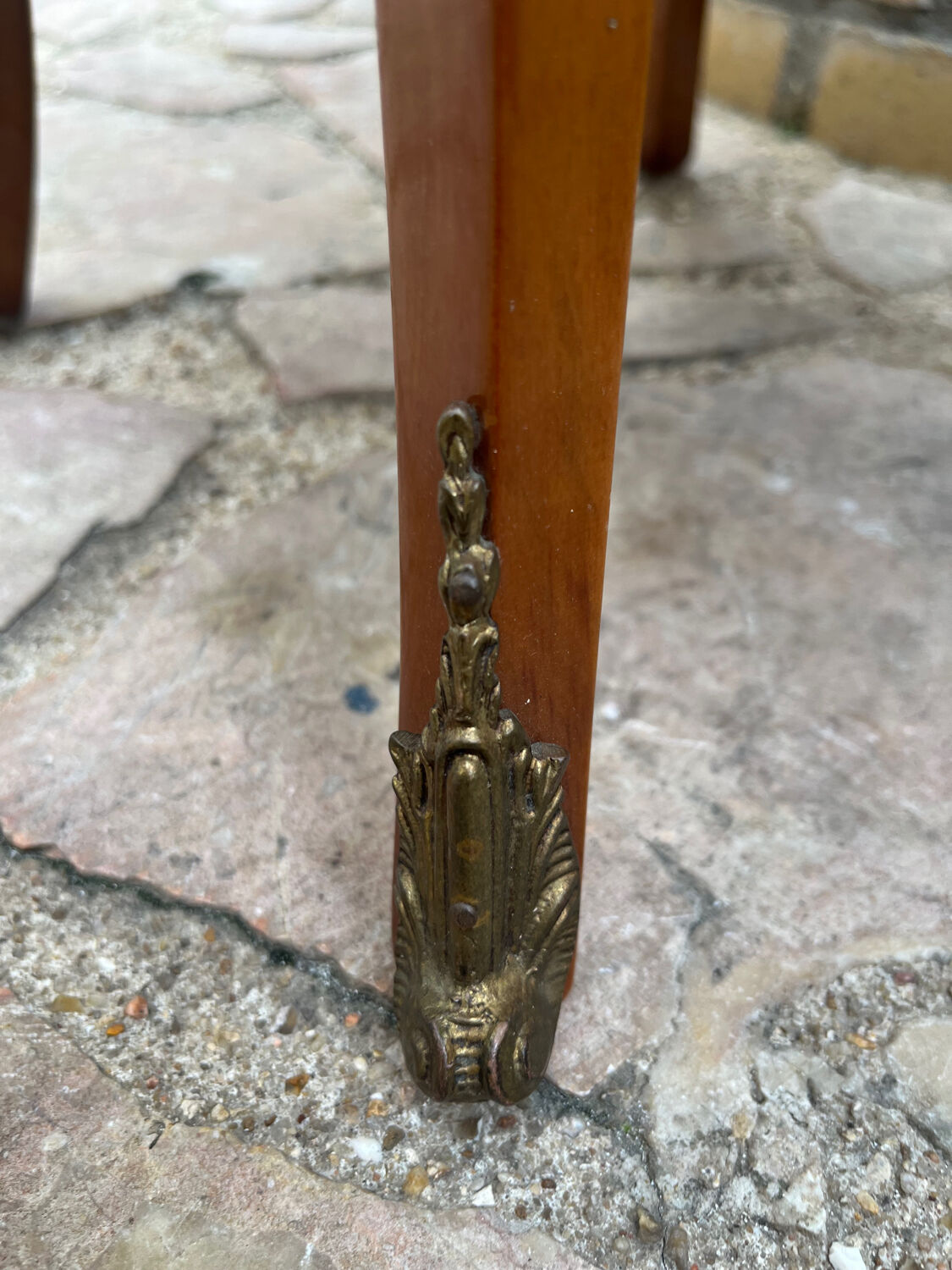 Marquetry pedestal table