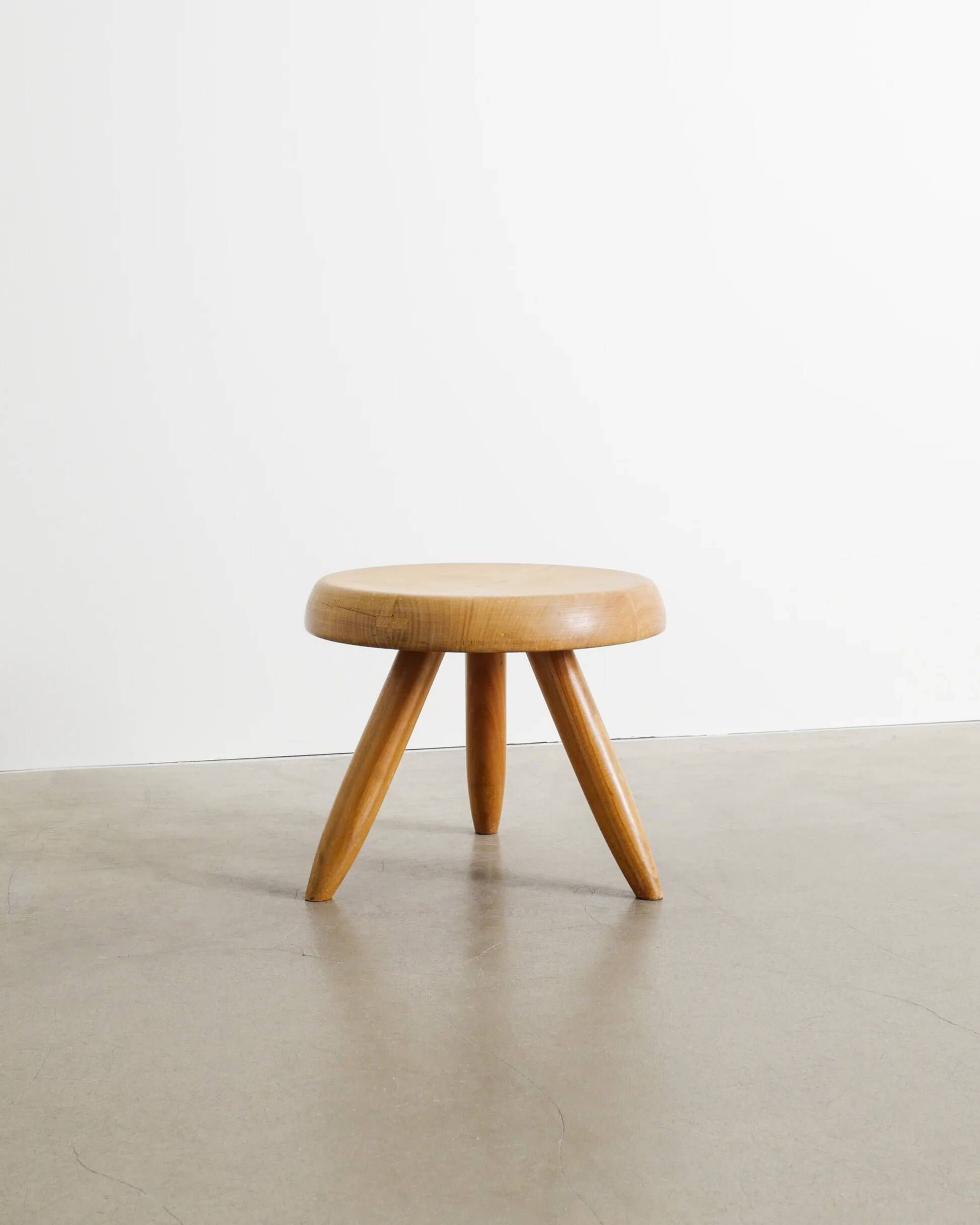 Tabouret tripode en en bois "Berger" de Charlotte Perriand, années 1960