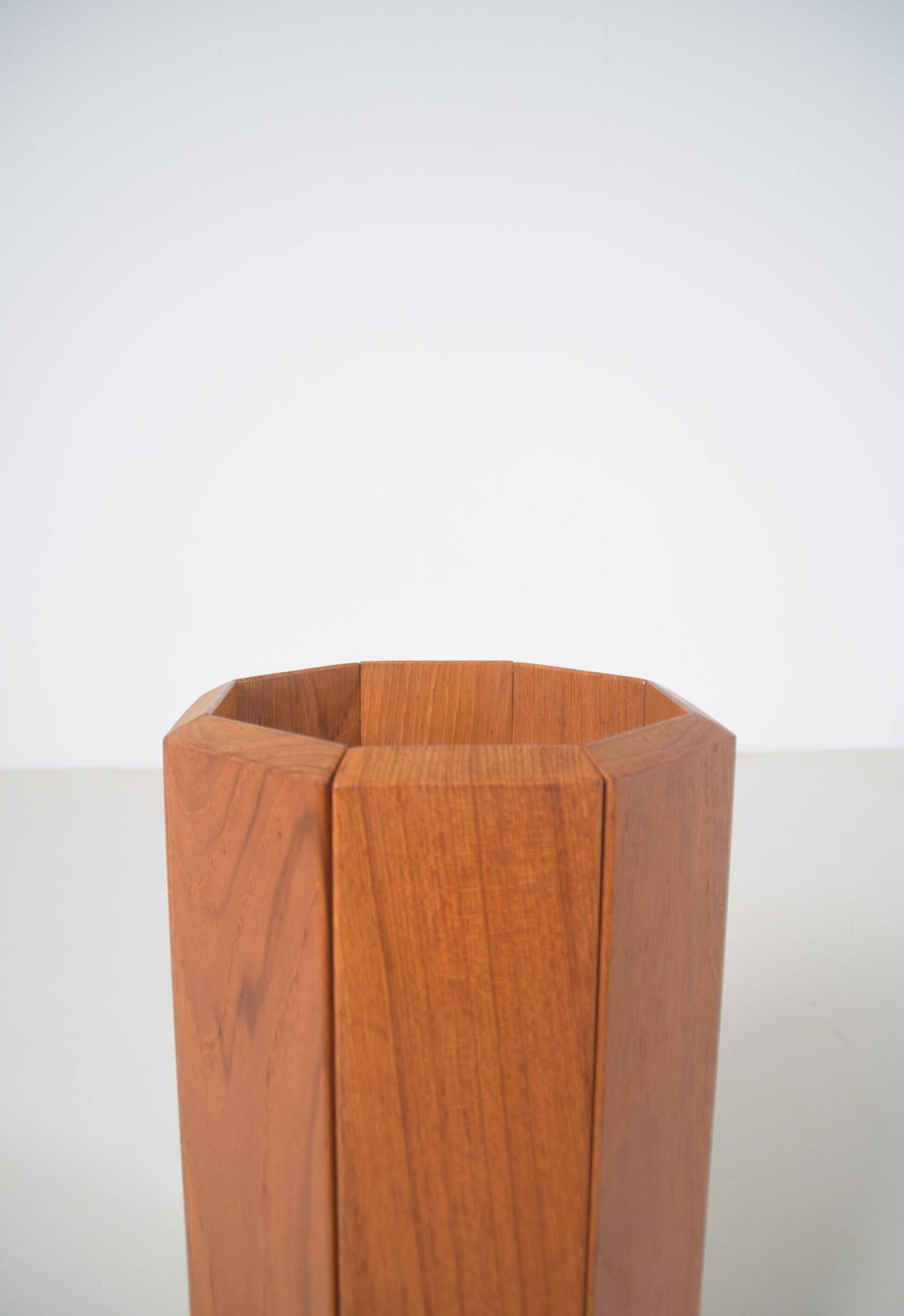 Danish umbrella stand VM110 by Kai Kristiansen for Vilbjerg Møbelfabrik