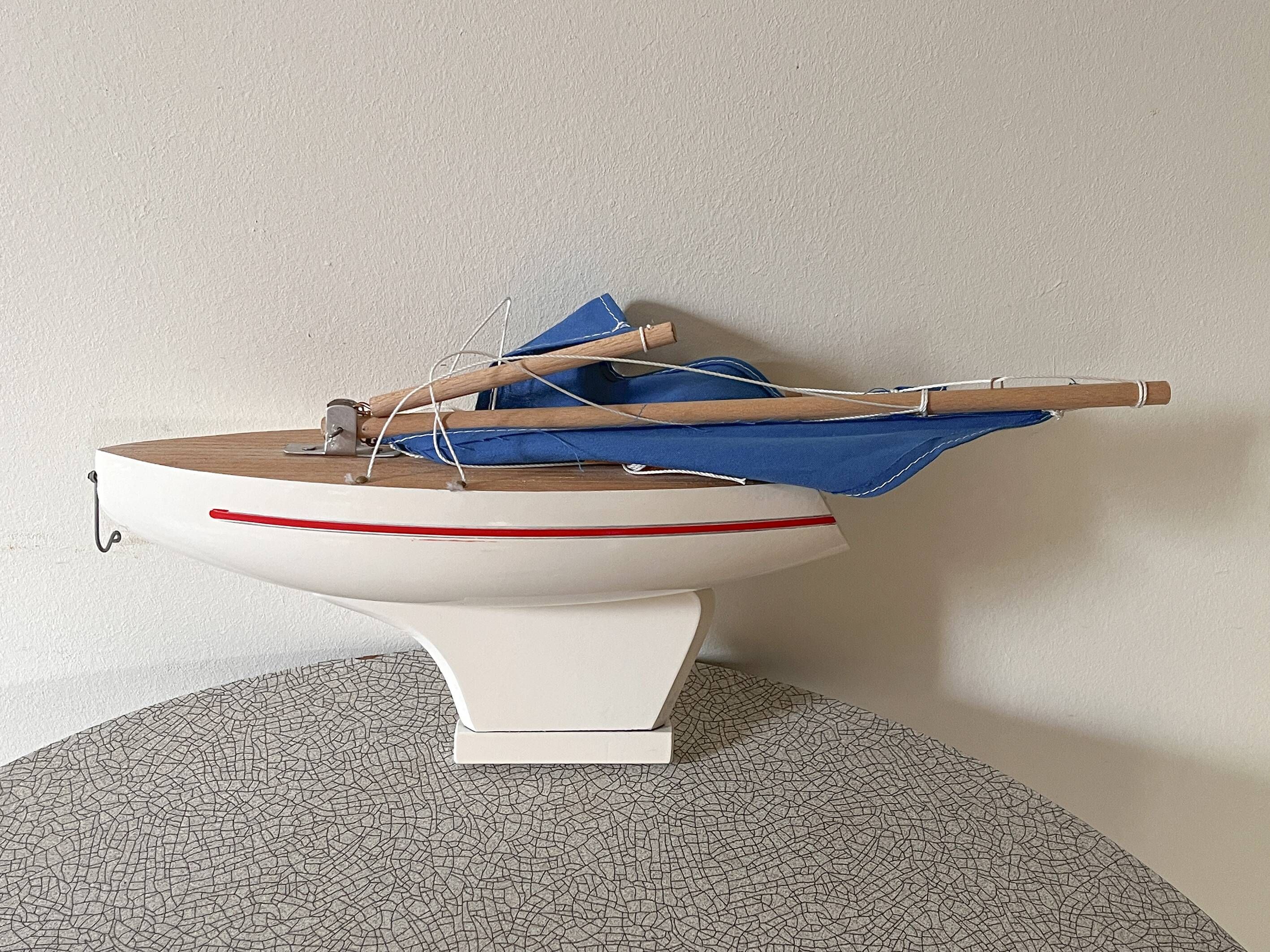 Tirot brand basin sailboat model 701, vintage wooden toy.