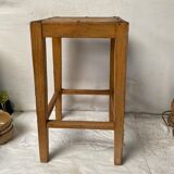 Tabouret de ferme en chêne clouté
