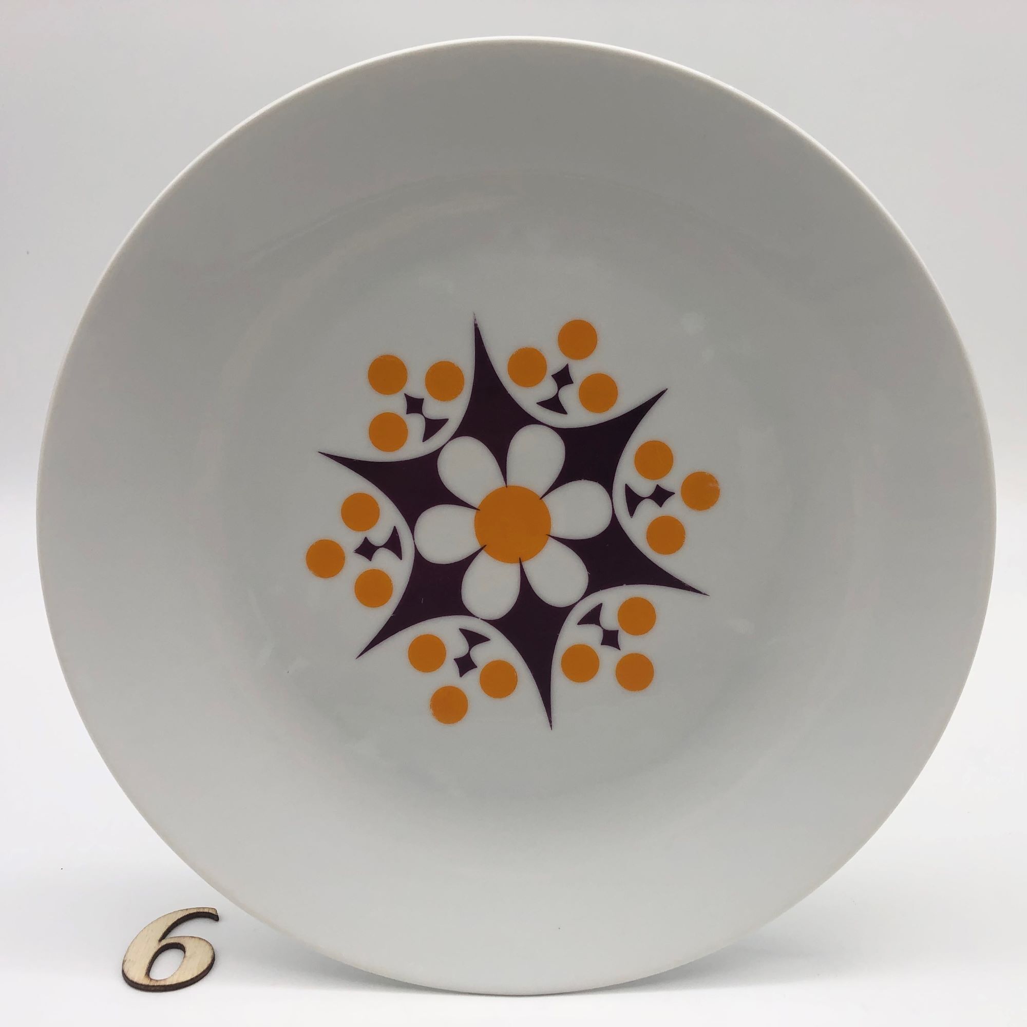 6 assiettes plates en porcelaine de bohème, 1970s, TK Thun -Tchécoslovaquie