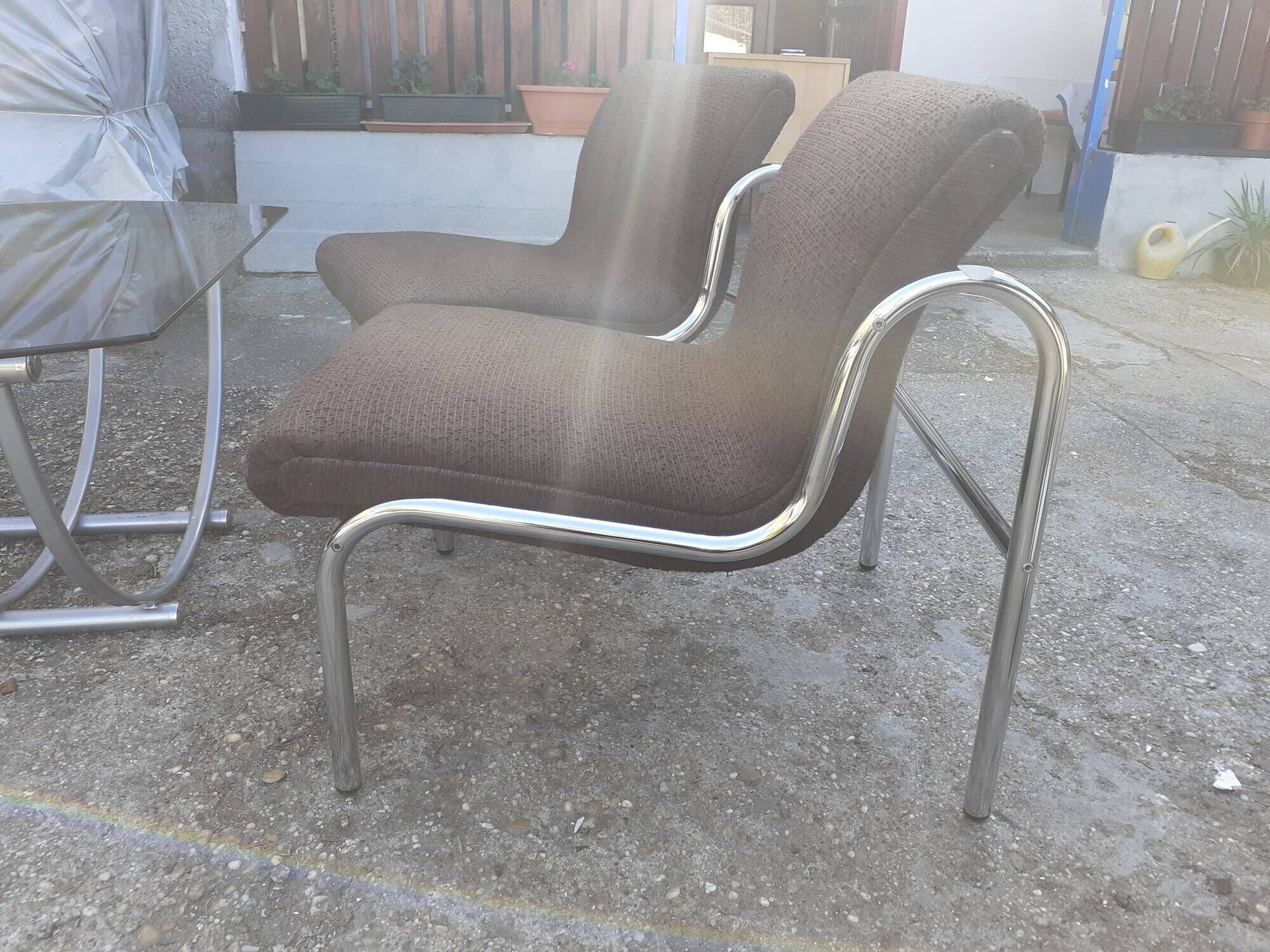 Fauteuils et table des années 1970 design hongrois
