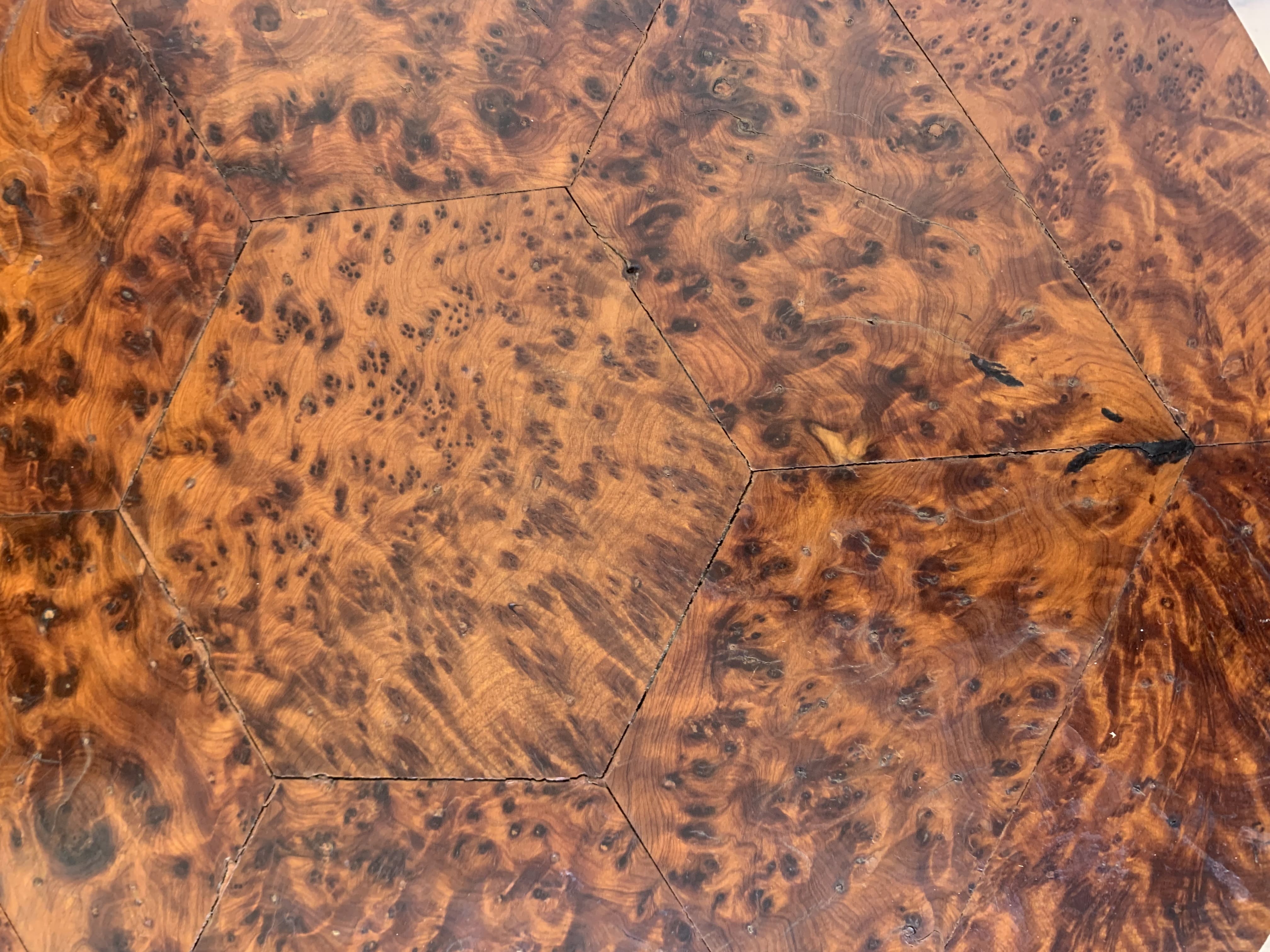 Round coffee table/thuja magnifying glass service