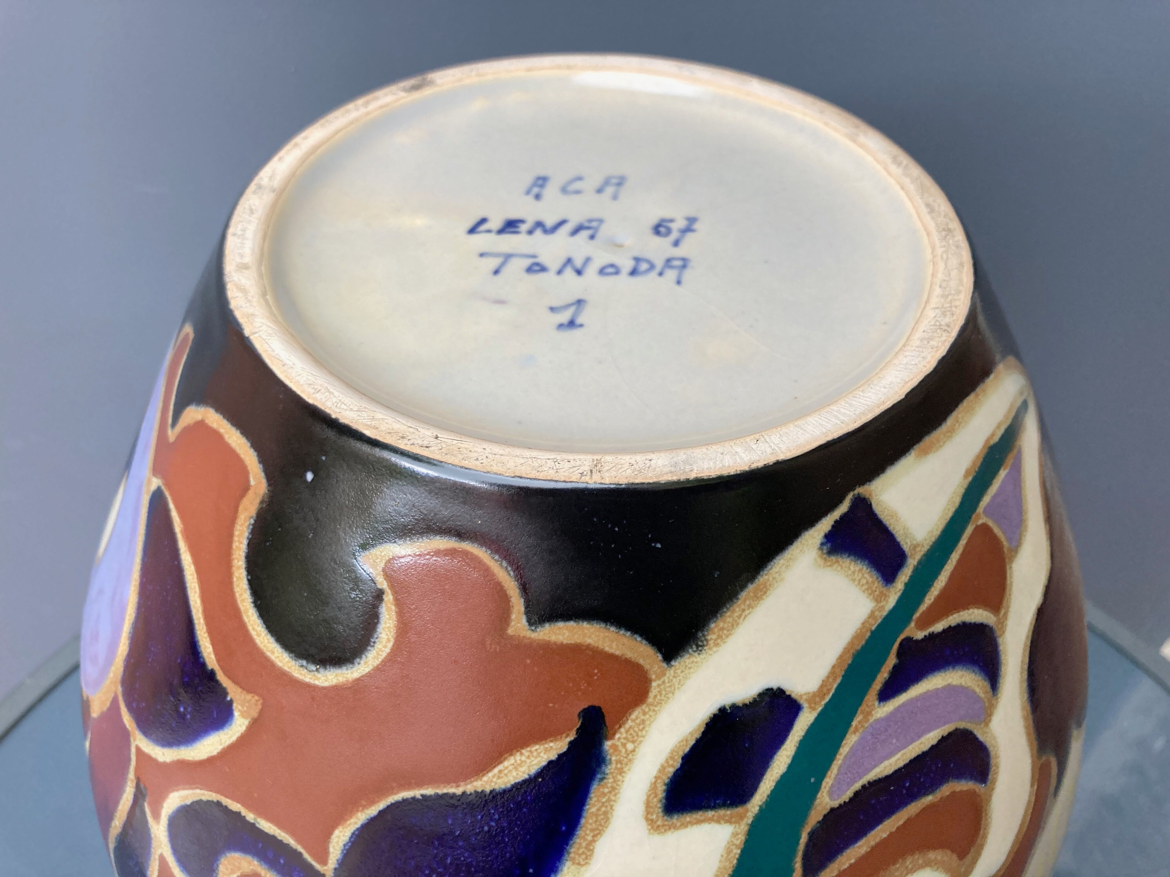 Aca vase by Lena Tonoda