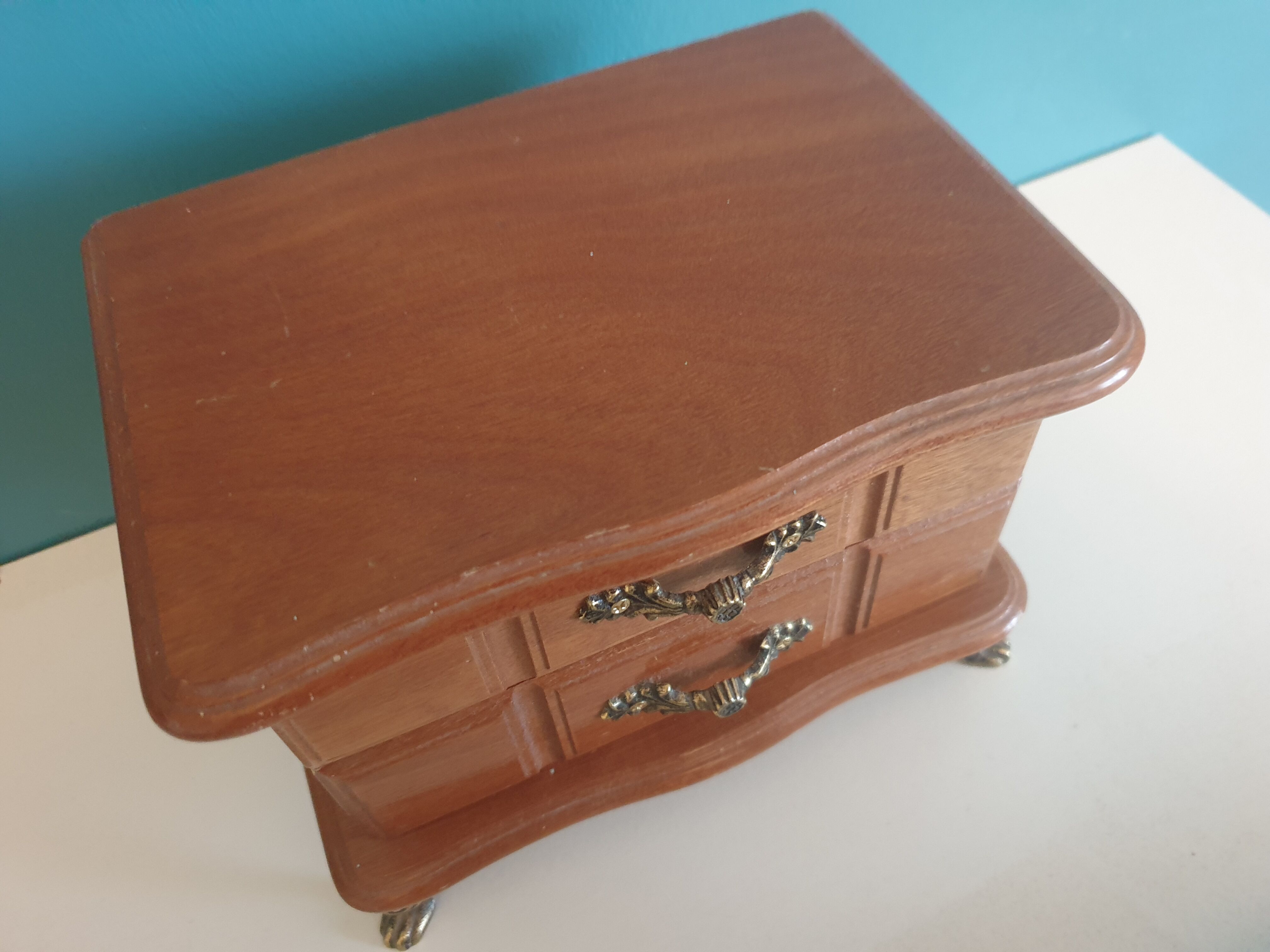 Jewelry box