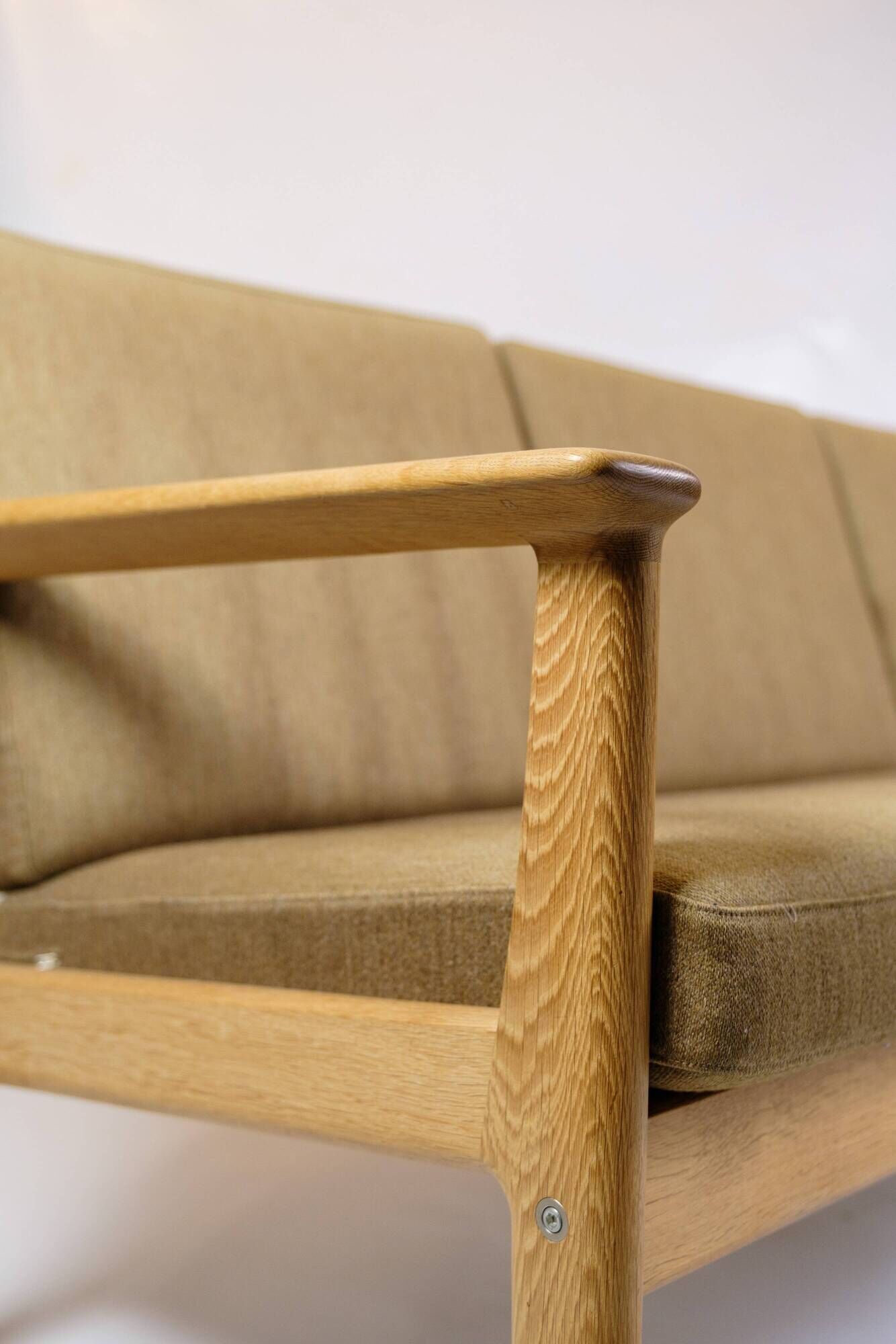 3-Person Sofa Model GE265/3 Made In Oak By Hans J. Wegner For Getama From 1960s