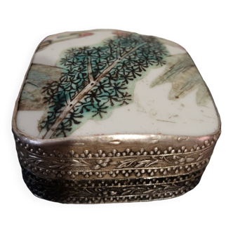 Chinese box in silver and enameled porcelain