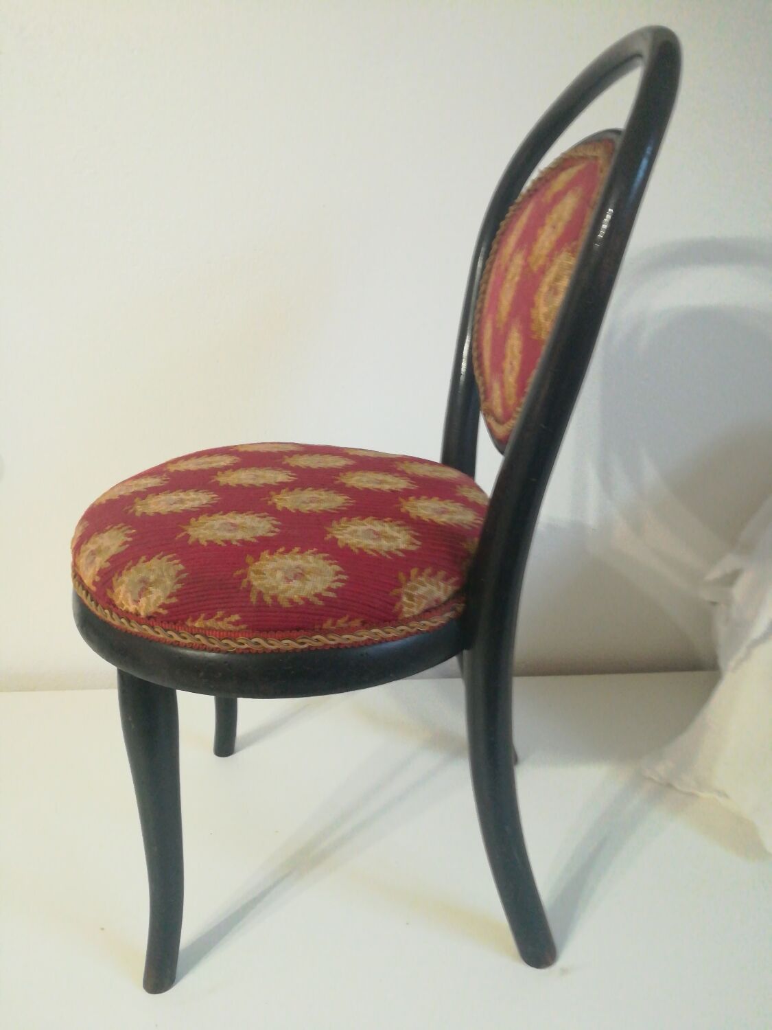 Curved wood children's chair