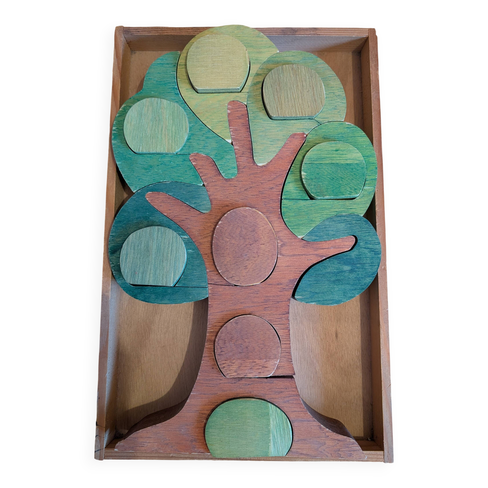 Wooden tree toy